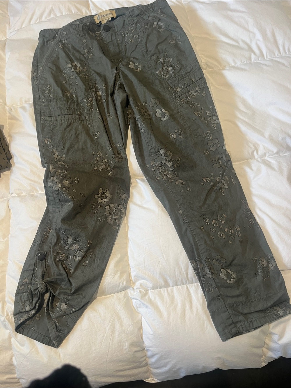 Women’s  Olive Green Floral-Print Cargo Pants